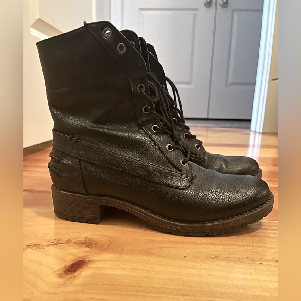 womans bass black boots